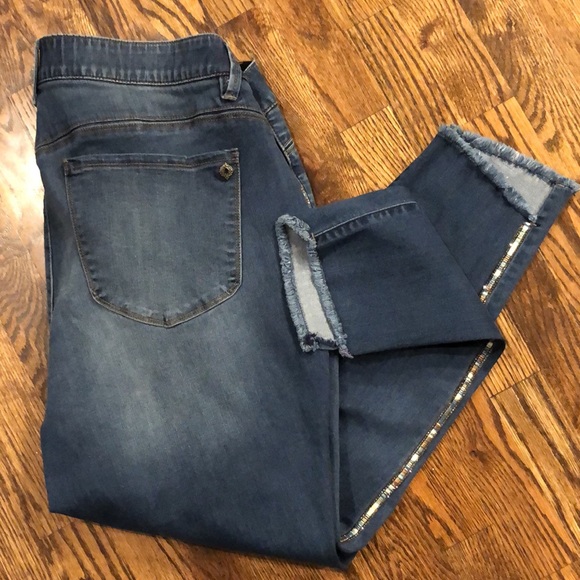 Democracy “Ab” Solution Skinny Ankle Fringe Jeans - Picture 1 of 10